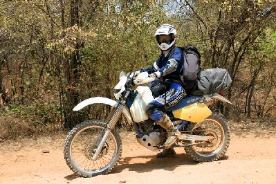 Moto de Cathy, Les Bagages, l'équipement, cette photo est d'un autre voyage à Mada