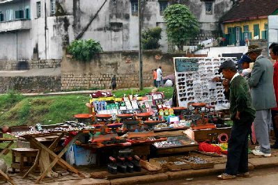 Bric à brac dans la rue d’où la rubrique à brac