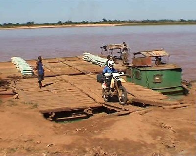 Débarquement rive nord à Belo sur Tsiribihina.