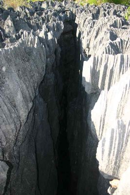 Curiosité de l’érosion, des pics effilés découpés par de profondes crevasses.