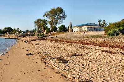 Enfin Bélo sur mer désert, pas de touriste, la saison n’a pas encore commencé, dans quelques jours les pistes seront mieux praticables.