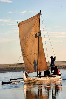 Dernière manœuvre pour tendre la voile.