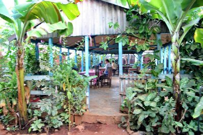 Agréable terrasse ombragée, la salle à manger du Kanto.