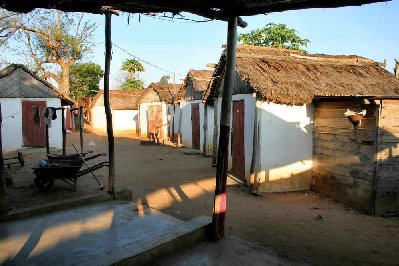 P200506madNUM489.JPG (59.85 Kio) Vu 19597 fois Bungalows de l’hôtel.