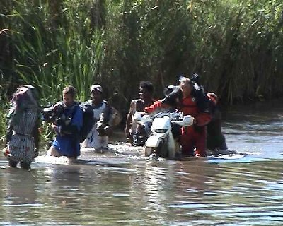 MadMai2005K3.18.JPG (47.87 Kio) Vu 17116 fois Il y a pas mal de flotte, le mieux est de ne pas trop penser aux risques des eaux douces stagnantes