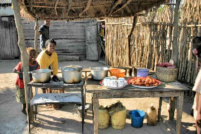 Petit restau, traiteur, plats à emporter.