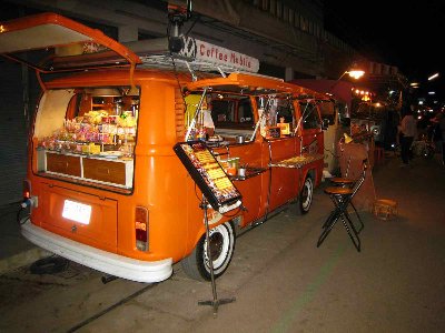 boutique dans un combi VW à Paï