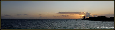 Le phare de Kermorvan vu de la pointe de Ste Barbe