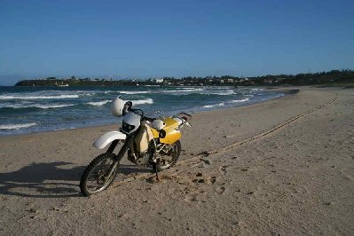 la longue plage sablonneuse de Fort Dauphin