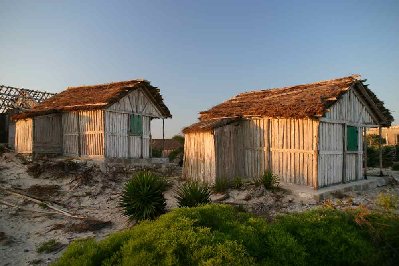 les modestes bungalows de Faux Cap dominent l'océan