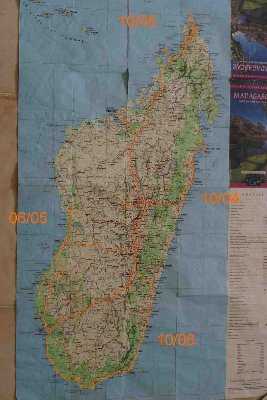 Madagascar 1600km de long,600km au plus large,plus grande que la France,il y a  de la place .Voici les 4 itinéraires que nous avons faits en individuels avec nos 350DR