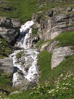 Sur la montée du Col du Grand Saint Bernard