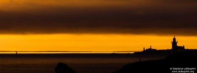 D300S_SLD_4187.jpg (52.37 Kio) Vu 8025 fois A gauche, Feu de la Parquette, à droite Phare du Toulinguet, Phare de St Mathieu vus de la Pointe du Toulinguet