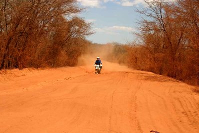 RN6 la conduite n’est pas toujours évidente dans la poussière