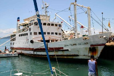 Notre bateau de croisière, le JP Calloch dans sa tournée hebdomadaire fait la liaison Nosy Be à Majunga les lundis