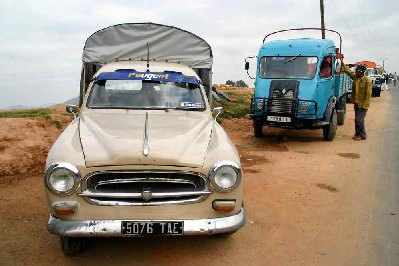 Eh oui, une 403 ou un vieux Renault, c’est du costaud